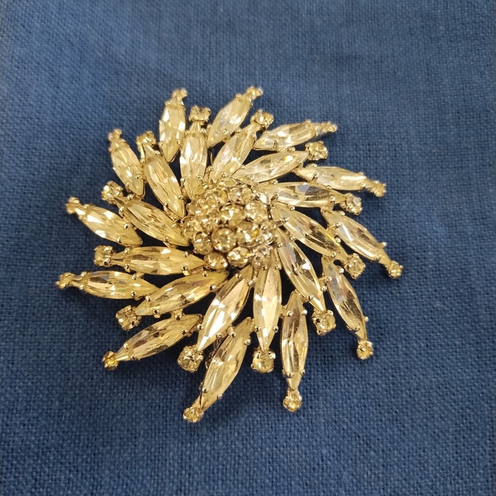 Vintage Sherman crystal brooch pin